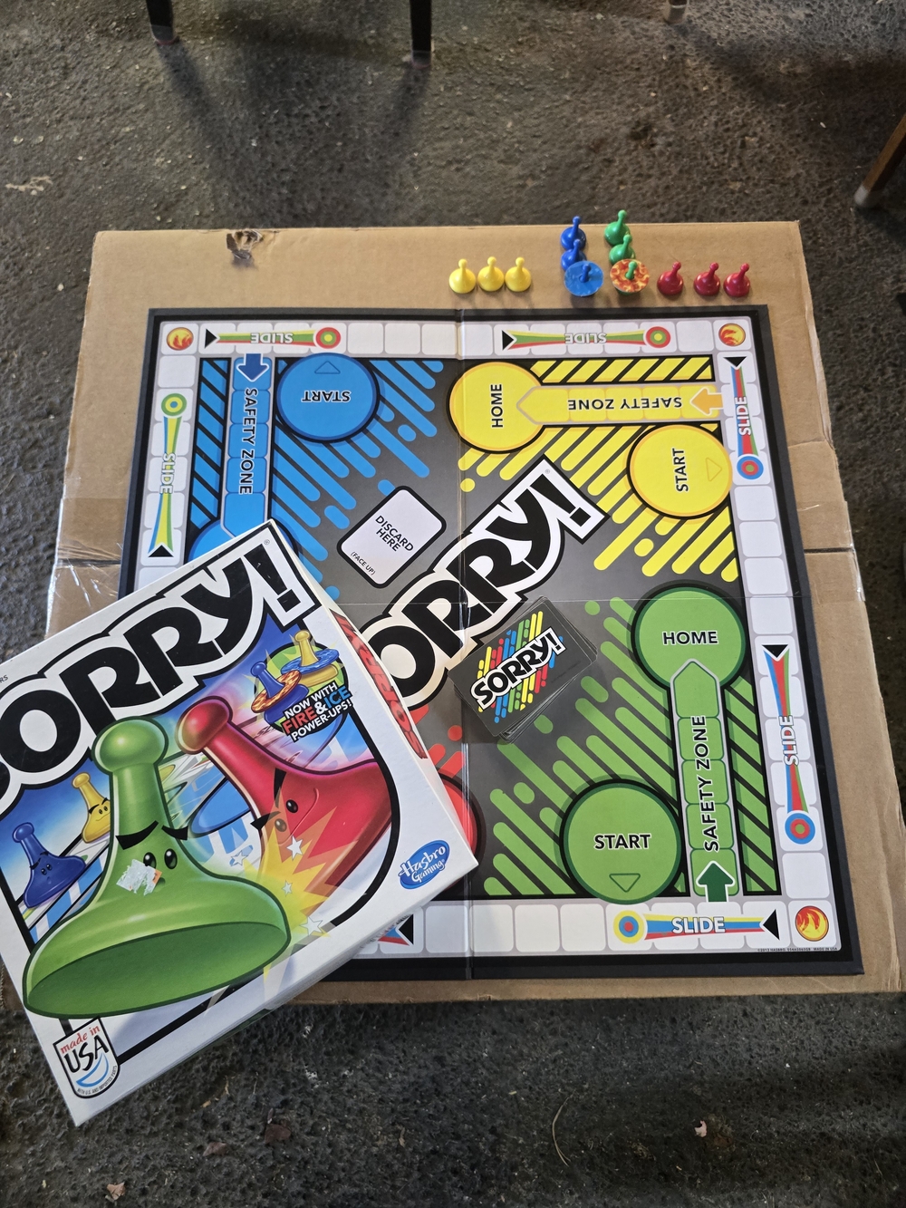 Hasbro Sorry! Classic Board Game with Colorful Pawns